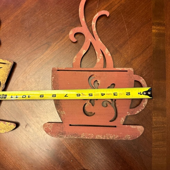 Set of 4 metal coffee mug decor. - Picture 7 of 12